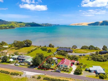 COASTAL COTTAGE WITH STAND ALONE CABIN