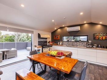 Hidden gem with huge garage space