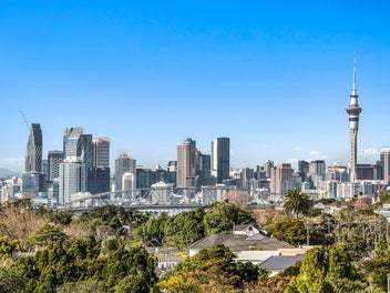 Top Floor - Amazing Sea and City Views!