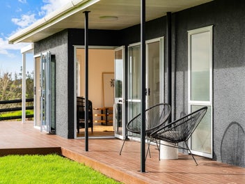 Panoramic Country Views, Coastal Convenience