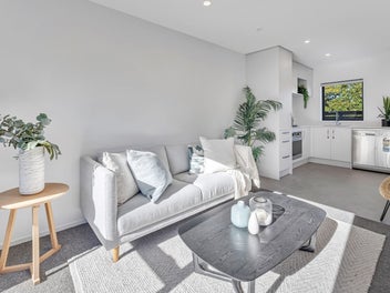 Move in Now-Professional 1 Bed + Home Office