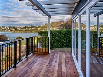 STUNNING SEA VIEWS WITH GRANNY FLAT - GOLDEN GATE