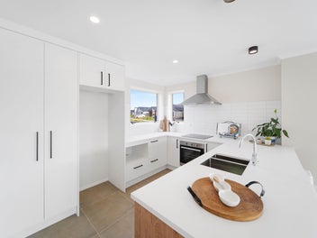 Location and 4 spacious bedrooms!