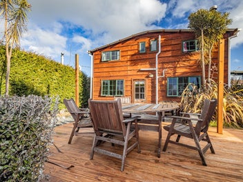 Quaint cottage with mountain views