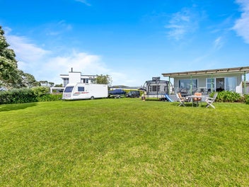Clifftop, 2164sqm, City - Island + Sea Views