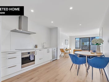 Move In-Style, Convenience & Carpark in Mt Albert