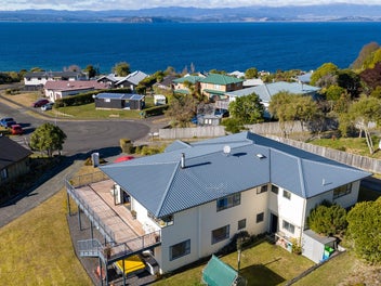 Lake Views - Stunning Size