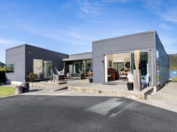 Luxury meets waterfront living