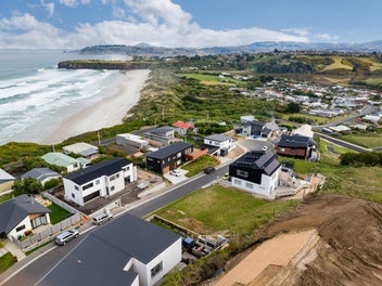Dream home by the beach? Sunshine and Views