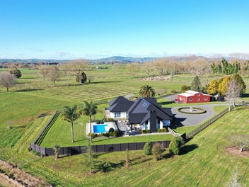 Exceptional Family Living on 8.09ha