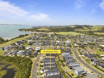 Act Fast - Luxurious Beachlands Family Home