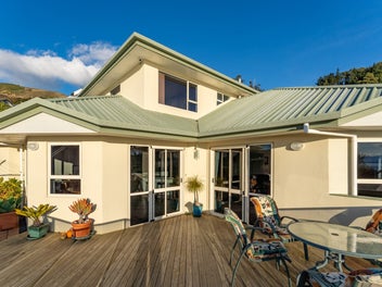 Impressive Home with Supreme Scenic Views