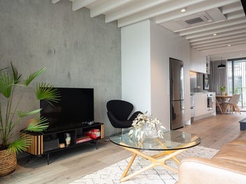 Perfect freehold city pad - Must be sold