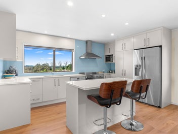 COASTAL - COUNTRY LIFESTYLE OPPORTUNITY