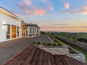 LAVISH LIVING WITH EXPANSIVE VIEWS - PREMIUM Q...