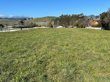 600m2 - flat section to build on now!