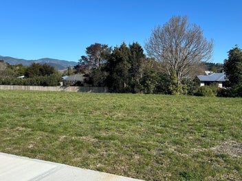 600m2 flat section- Ready to build on.