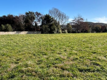 600m2 - Flat Wakefield section in a new subdivisio