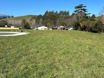 585m2 flat section in new Wakefield subdivision