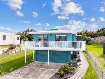 A Coastal Charm Built for Memories