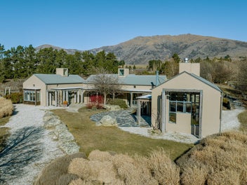 Riverside Gibbston Retreat