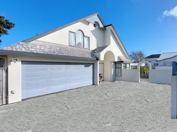 SERIOUSLY FOR SALE: SUNNY SPACIOUS FAMILY HOME