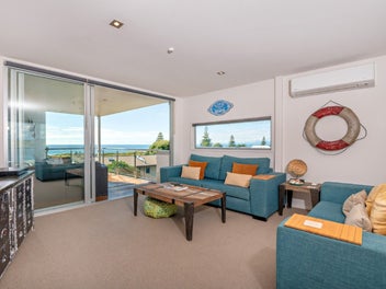 Coastal apartment with breathtaking views!