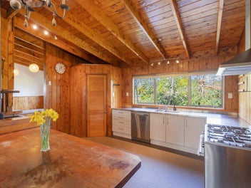 SPACIOUS OASIS IN ESTABLISHED MATARANGI