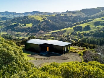 A Modern Haven Awaiting - Retraite Maison Noir