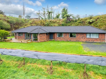 Nestle in Natures Ultimate Family Lifestyle Home!