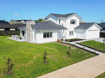 4 Bedroom Country Stunner!