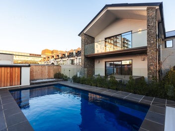 Sophisticated City Living with Private Pool & Spa
