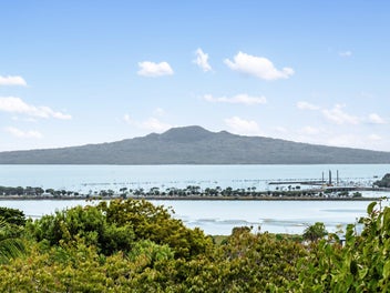 Classic Remuera elegance with iconic harbour views