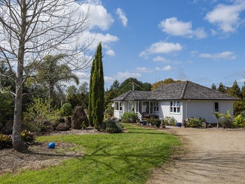 Peaceful lifestyle with potential!
