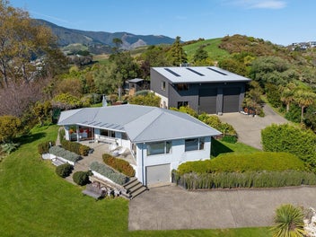 Incredible Lifestyle In The City With Mega Shed!