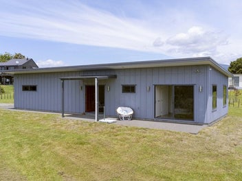 Modern Omori Bush Retreat