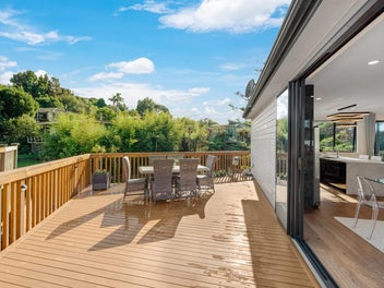 Luxury and Spacious Family Home in Macleans Zone