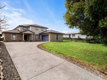 Luxurious 5-Bedroom Oasis in Tranquil Te Kauwhata