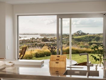 Views, Privacy, Sunshine - An Ultimate Family Home