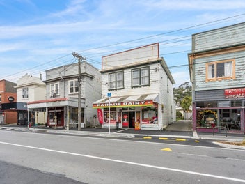 Shop + Apartment- An Island Bay Icon!
