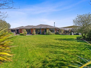 A rare find - 4 bed, 3 bath with huge backyard!