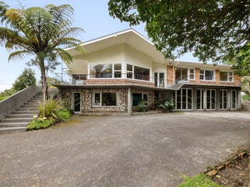 1960s STUNNER WITH POTENTIAL