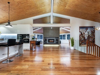Executive Rural Retreat - with Income Potential
