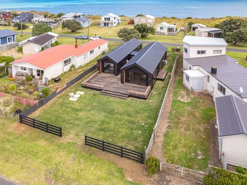 Seaside New Build, Easy Access to Beach