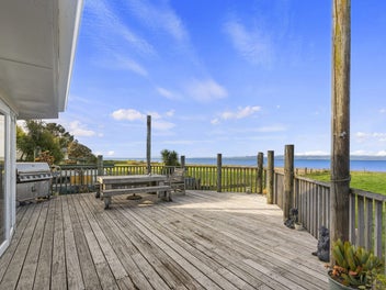 Waterfront Wonder with Riparian Rights!