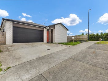 4 Bedrooms + 2 Kitchens + Double Garage