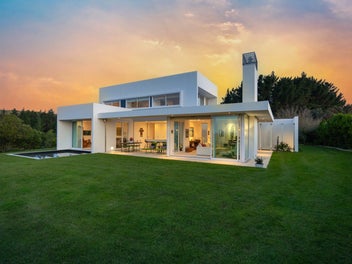 Designer Home - Magical Setting - Stunning Views!