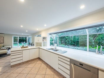 Big Section! Big Home! Must Sell!