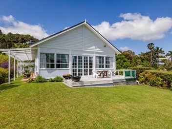 Landmark Villa with Unforgettable Whangaroa Views