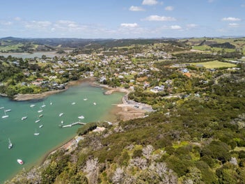 Tranquility With Stunning Mill Bay Views